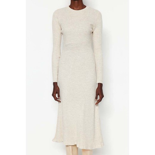 trendyol Sukienka w kolorze kremowym Trendyol M Limango Polska promocja