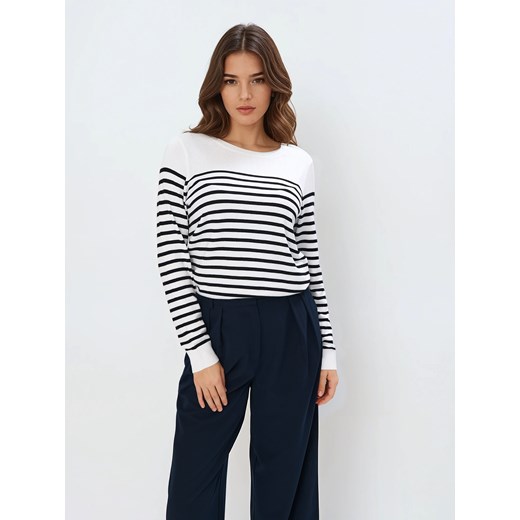 Mohito - Wzorzysty sweter z wiskozą - biały ze sklepu Mohito w kategorii Swetry damskie - zdjęcie 178053510
