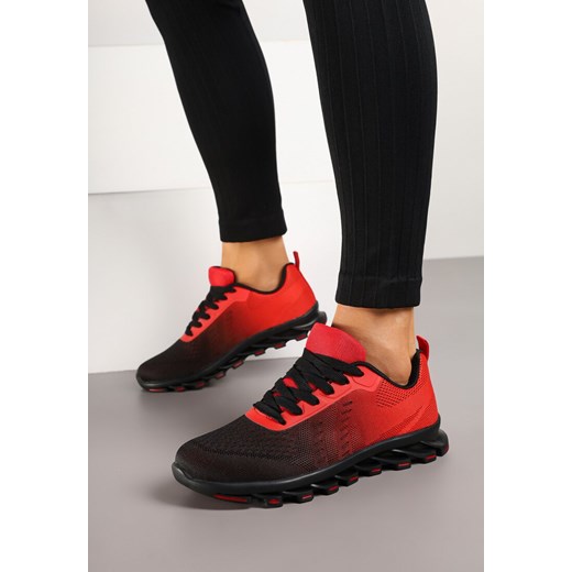 Czarno-Czerwone Buty Sportowe Sneakersy z Tłoczoną Podeszwą Leathrose ze sklepu born2be.pl w kategorii Buty sportowe damskie - zdjęcie 178070992