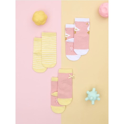 Sinsay - Skarpetki 3 pack - wielobarwny ze sklepu Sinsay w kategorii Skarpetki dziecięce - zdjęcie 178115841