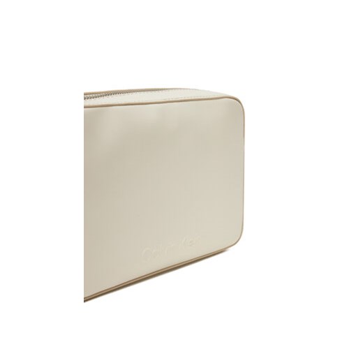 Listonoszka Calvin Klein w stylu młodzieżowym 