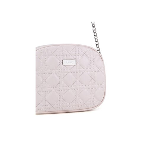 Listonoszka w stylu młodzieżowym 