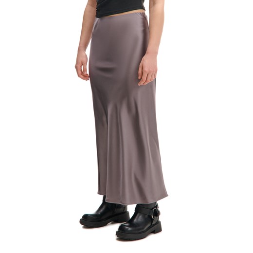 Cropp - Satynowa szara spódnica maxi - szary ze sklepu Cropp w kategorii Spódnice - zdjęcie 178139600