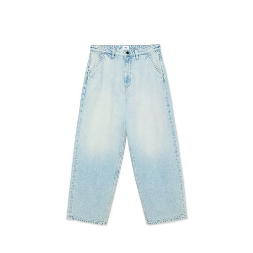 Cropp - Jasne jeansy skater z efektem sprania - niebieski ze sklepu Cropp w kategorii Jeansy męskie - zdjęcie 178139721