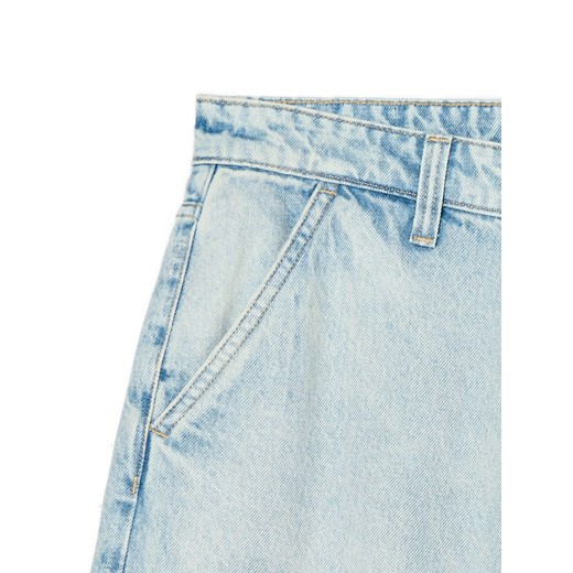 Cropp - Jasne jeansy skater z efektem sprania - niebieski Cropp 32/34 Cropp