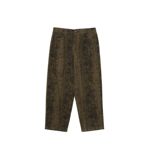 Cropp - Spodnie baggy z wężowym wzorem - zielony ze sklepu Cropp w kategorii Spodnie męskie - zdjęcie 178143880