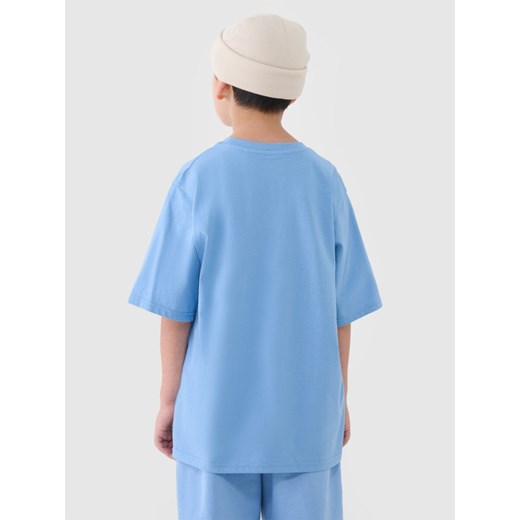 Chłopięcy t-shirt oversize z nadrukiem 4F 4FJASAW24TTSHM2596 - niebieski ze sklepu Sportstylestory.com w kategorii T-shirty chłopięce - zdjęcie 178151991