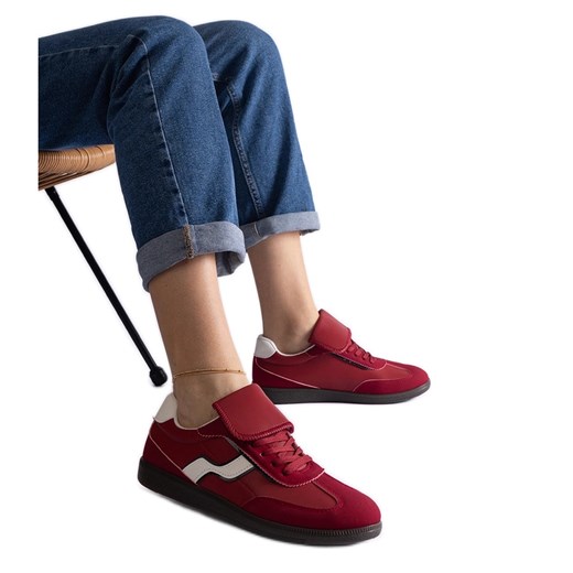 Czerwone niskie sneakersy sznurowane ze sklepu ButyModne.pl w kategorii Buty sportowe damskie - zdjęcie 178153200