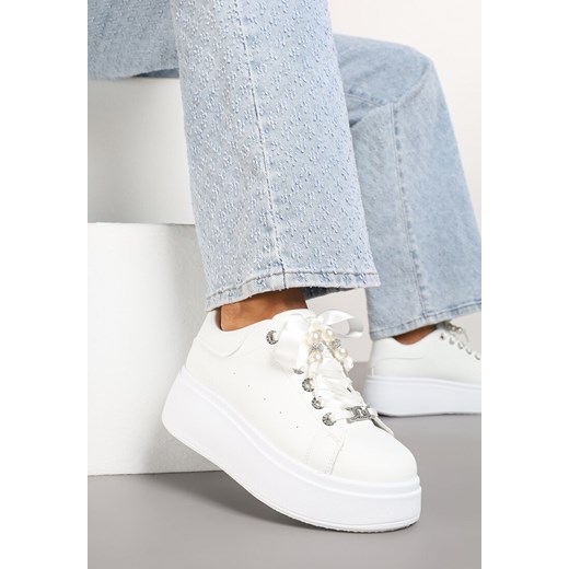 Białe Sneakersy na Grubej Podeszwie Zdobione Cyrkoniami Afinua ze sklepu born2be.pl w kategorii Buty sportowe damskie - zdjęcie 178159314