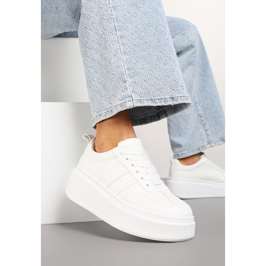 Białe Sneakersy Kultowe Tenisówki na Platformie z Koturnem Elisara ze sklepu born2be.pl w kategorii Buty sportowe damskie - zdjęcie 178159344