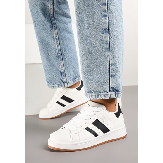 Białe Sneakersy z Ozdobnymi Naszywkami z Boku Galdexis ze sklepu born2be.pl w kategorii Buty sportowe damskie - zdjęcie 178159410