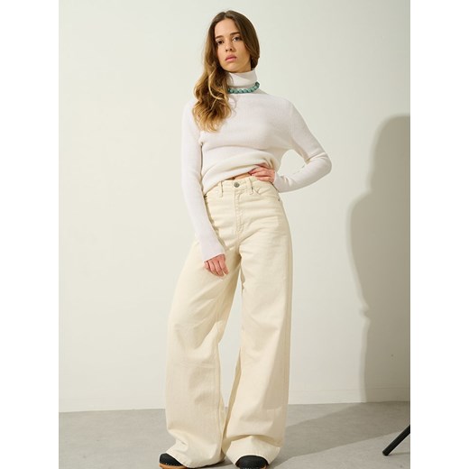 Sweter damski AUTHENTIC CASHMERE z kaszmiru na jesień z golfem 