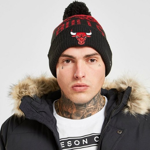 NEW ERA NBA CHICAGO BULLS POM BEANIE HAT CHICAGO BULLS OTC ze sklepu JD Sports  w kategorii Czapki zimowe męskie - zdjęcie 178188654