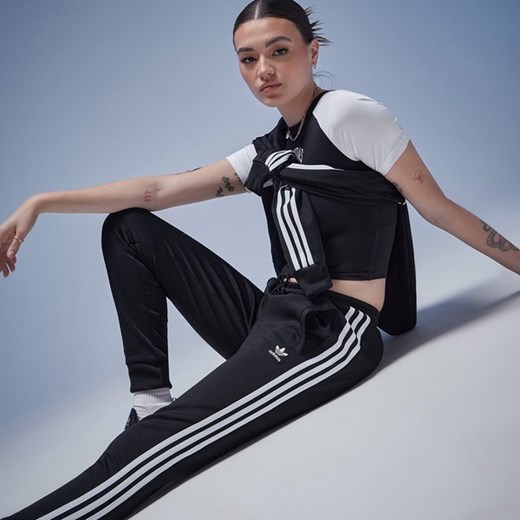 ADIDAS SPODNIE JOGGER ze sklepu JD Sports  w kategorii Spodnie damskie - zdjęcie 178189433