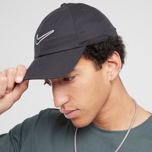 NIKE CZAPKA U NK CLUB CAP U CB SWSH L ze sklepu JD Sports  w kategorii Czapki z daszkiem męskie - zdjęcie 178192431