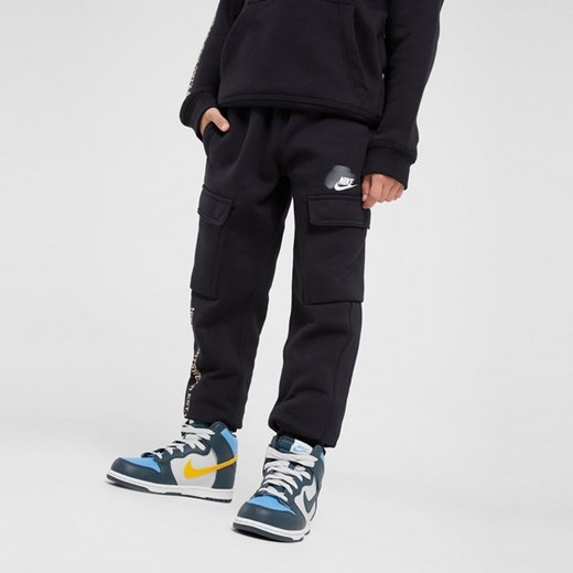 NIKE SPODNIE B NSW SI CARGO PANT BB B ze sklepu JD Sports  w kategorii Spodnie chłopięce - zdjęcie 178192871