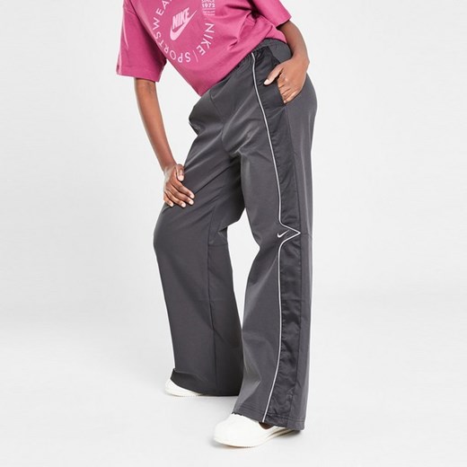 NIKE SPODNIE W NSW WVN PNT SW ze sklepu JD Sports  w kategorii Spodnie damskie - zdjęcie 178192883