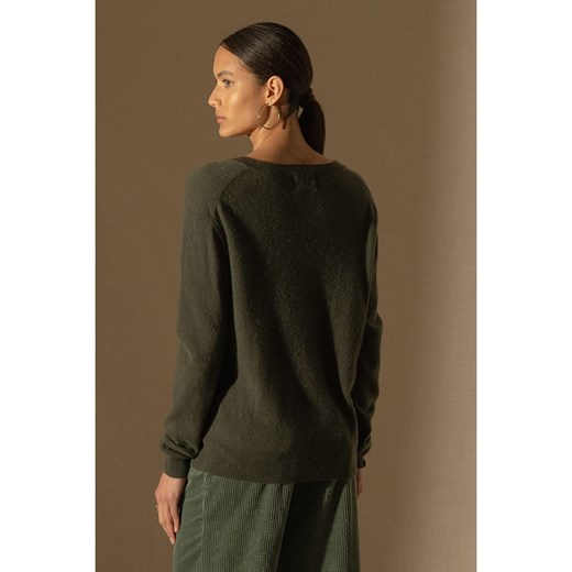 Zielony sweter damski Perfect Cashmere casualowy z dekoltem w serek
