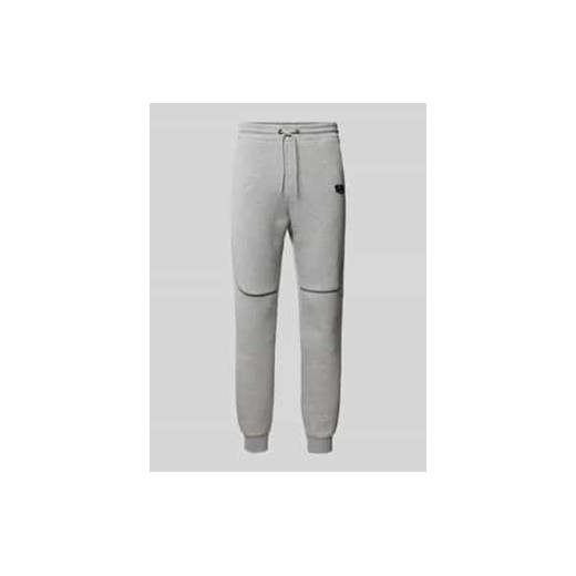 Spodnie dresowe o kroju tapered fit z nadrukiem z logo ze sklepu Peek&Cloppenburg  w kategorii Spodnie męskie - zdjęcie 178213901