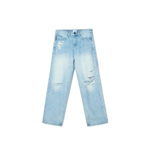 Cropp - Jasne jeansy baggy z przetarciami i dziurami - niebieski ze sklepu Cropp w kategorii Jeansy męskie - zdjęcie 178218913