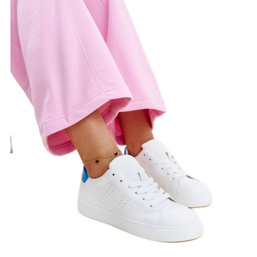Biało-niebieskie sneakersy Akila białe ze sklepu ButyModne.pl w kategorii Trampki damskie - zdjęcie 178226734