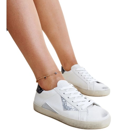 Białe sneakersy z efektem ,,znoszenia&#39;&#39; Gombola ze sklepu ButyModne.pl w kategorii Trampki damskie - zdjęcie 178226740
