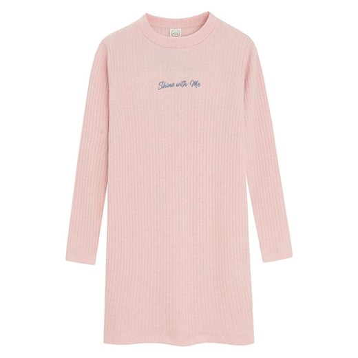 COOL CLUB Sukienka dresowa w kolorze jasnoróżowym - id: 16503255 - marki Cool Club - 178232760 COOL CLUB Sukienka dresowa w kolorze jasnoróżowym ze sklepu Limango Polska w kategorii Sukienki dziewczęce - zdjęcie 178232760