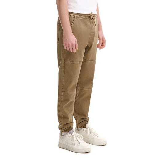 Cropp - Beżowe spodnie joggery regular - beżowy ze sklepu Cropp w kategorii Spodnie męskie - zdjęcie 178268121