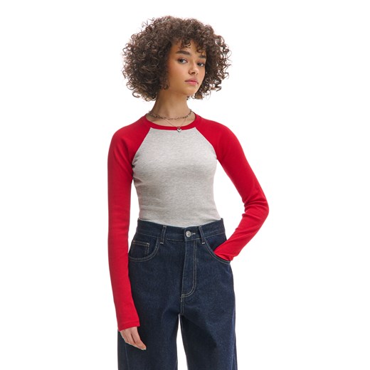 Cropp - Koszulka longsleeve z raglanowymi rękawami - jasny szary ze sklepu Cropp w kategorii Bluzki damskie - zdjęcie 178268161