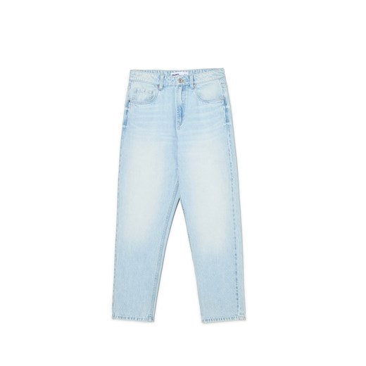 Cropp - Jasne jeansy mom z efektem sprania - niebieski Cropp 40 Cropp