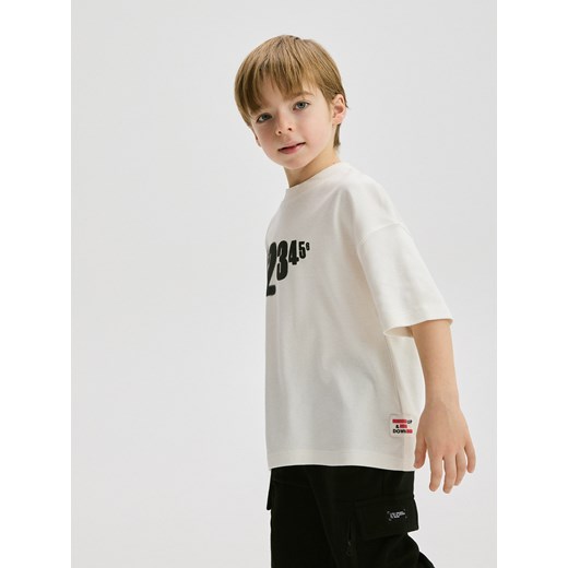 Reserved - T-shirt oversize z nadrukiem - złamana biel Reserved 164 (13 lat) Reserved