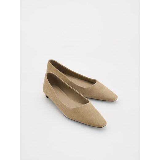 Reserved balerinki płaskie z zamszu casual 