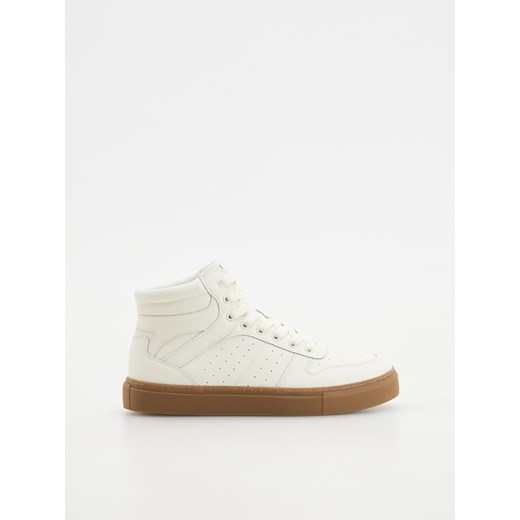 Reserved - Skórzane sneakersy za kostkę - biały ze sklepu Reserved w kategorii Trampki męskie - zdjęcie 178279573