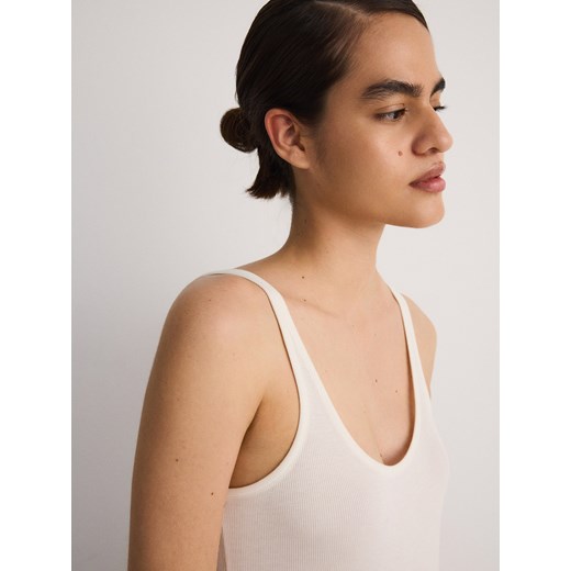 Reserved - Top na ramiączkach z wiskozy - kremowy ze sklepu Reserved w kategorii Bluzki damskie - zdjęcie 178280344