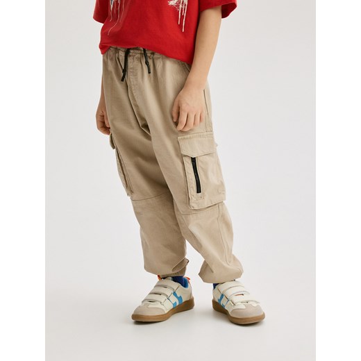 Reserved - Spodnie cargo - beżowy Reserved 122 (6-7 lat) Reserved