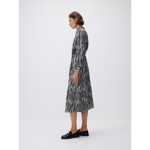 Reserved - Wzorzysta sukienka z paskiem - wielobarwny Reserved XL Reserved