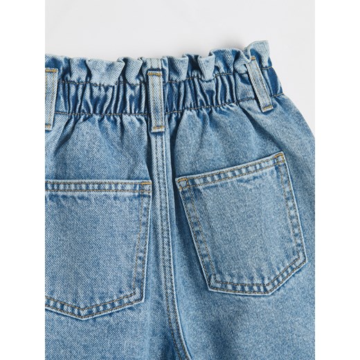 Reserved - Jeansy baggy z haftem przy kieszeni - niebieski Reserved 134 (8 lat) Reserved