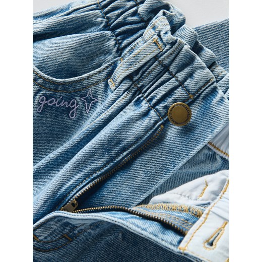 Reserved - Jeansy baggy z haftem przy kieszeni - niebieski Reserved 122 (6-7 lat) Reserved