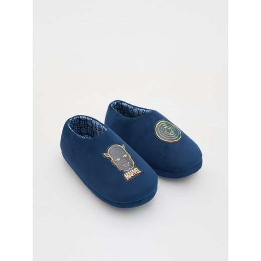 Reserved - Kapcie Marvel - granatowy ze sklepu Reserved w kategorii Kapcie dziecięce - zdjęcie 178293143