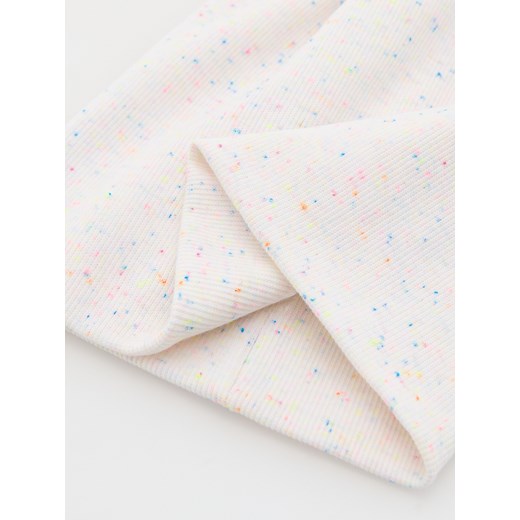 Reserved - Prążkowana czapka - złamana biel Reserved 6-12 miesięcy Reserved