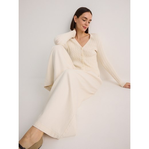 Sweter damski Reserved z dekoltem w literę v 