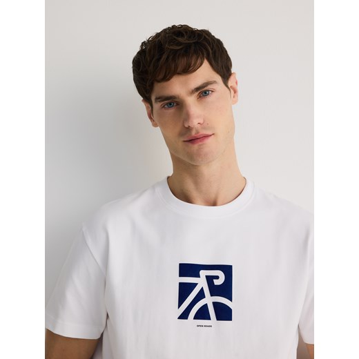 T-shirt męski biały Reserved młodzieżowy z krótkim rękawem z elastanu 