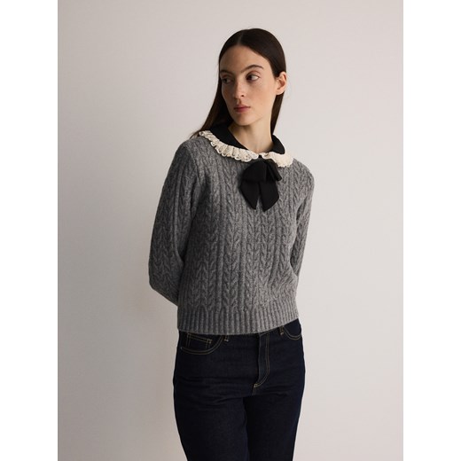 Reserved - Sweter z ozdobnym dekoltem - jasnoszary ze sklepu Reserved w kategorii Swetry damskie - zdjęcie 178301903