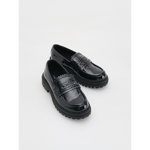 Reserved - Lakierowane loafersy - czarny ze sklepu Reserved w kategorii Półbuty dziecięce - zdjęcie 178319061
