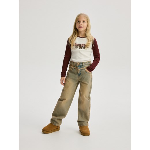 Reserved - Prążkowana koszulka z napisem - ciemnobrązowy Reserved 116 (5-6 lat) Reserved