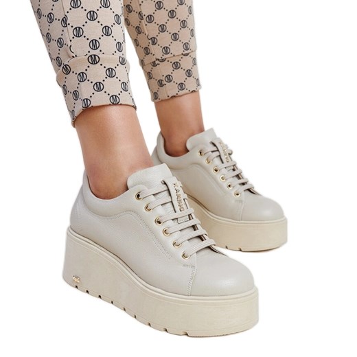 Beżowe skórzane sneakersy na koturnie Karino beżowy ze sklepu ButyModne.pl w kategorii Trampki damskie - zdjęcie 178329001