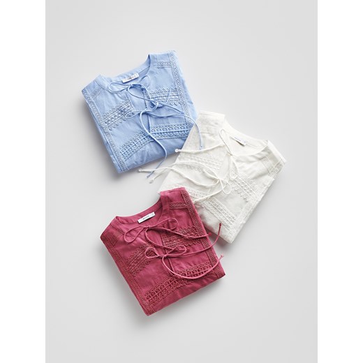 Reserved - Bawełniana bluzka z ozdobnym haftem - jasnoniebieski Reserved L Reserved