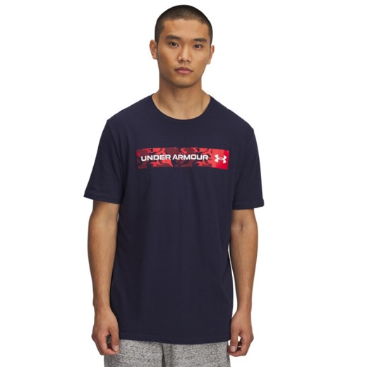 Męski t-shirt z nadrukiem Under Armour UA Camo Chest Stripe SS - granatowy ze sklepu Sportstylestory.com w kategorii T-shirty męskie - zdjęcie 178345783