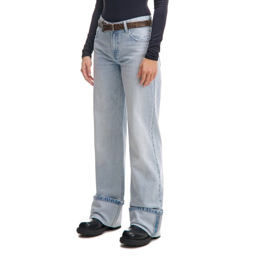 Cropp - Jeansy boyfriend z podwiniętymi nogawkami - niebieski ze sklepu Cropp w kategorii Jeansy damskie - zdjęcie 178368411