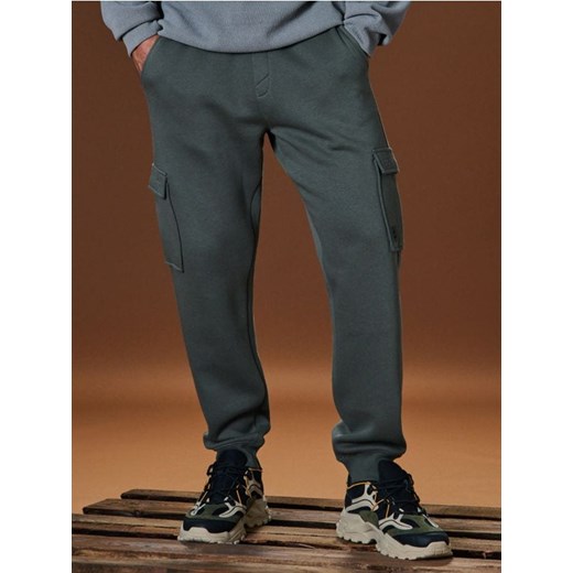 Sinsay - Spodnie tapered cargo fit - khaki ze sklepu Sinsay w kategorii Spodnie męskie - zdjęcie 178371562